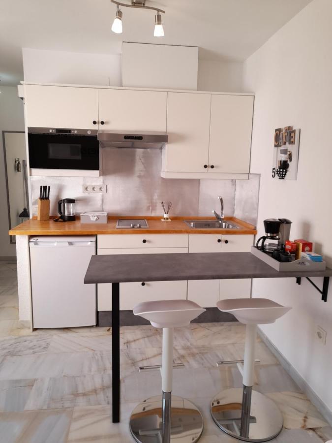 New Central Studio And Parking Zamarrilla Малага Екстериор снимка