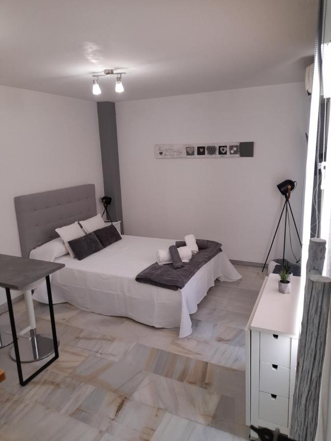 New Central Studio And Parking Zamarrilla Малага Екстериор снимка