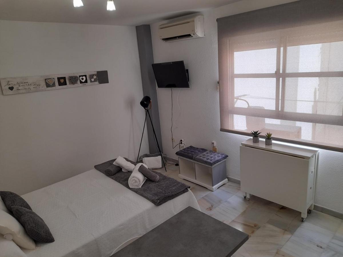 New Central Studio And Parking Zamarrilla Малага Екстериор снимка